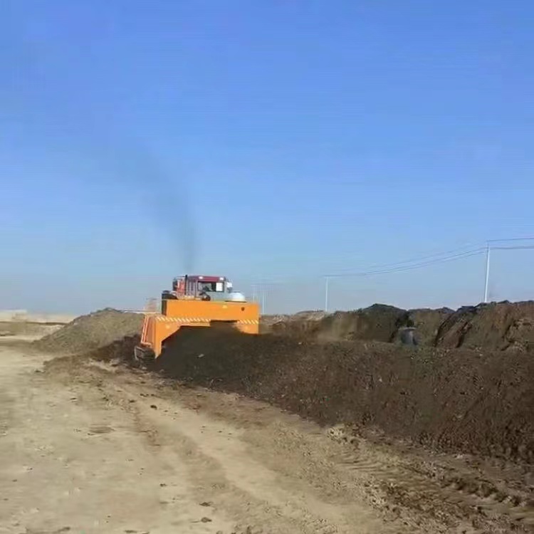 有機(jī)肥發(fā)酵選擇履帶式翻拋機(jī)好不好？